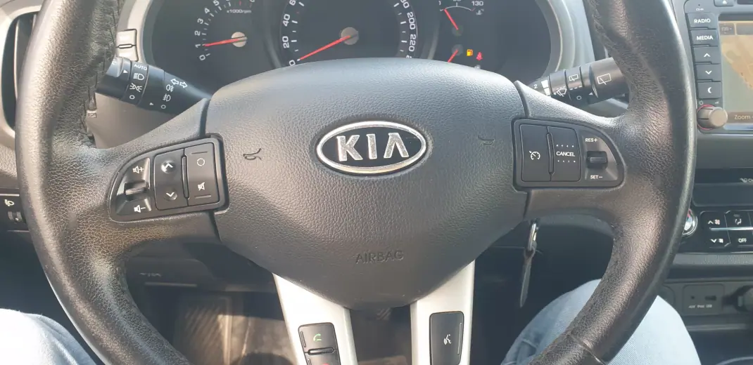 Kia Sportage 2012 - 10750 EUR, 181000 km - AUTO.MOTO.pt - 181000km - foto 10 de 15