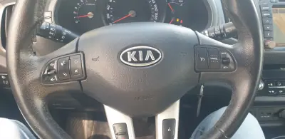 Kia Sportage 2012 - 10750 EUR, 181000 km - AUTO.MOTO.pt - 181000km - foto 10 de 15