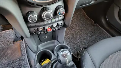 MINI 5 Portas 2015 - 9500 EUR, 259122 km - 259122km - foto 24 de 30