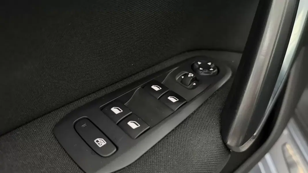 Peugeot 308 SW 2020 - 11990 EUR, 153706 km - AUTO.MOTO.pt - 153706km - foto 15 de 34