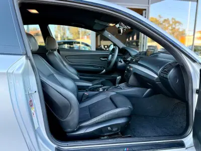 BMW 120 2009 - 11900 EUR, 205000 km - AUTO.MOTO.pt - 205000km - foto 11 de 23