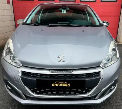 Peugeot 208 2019 - 7990 EUR, 135015 km - AUTO.MOTO.pt - 135015km - foto 2 de 12