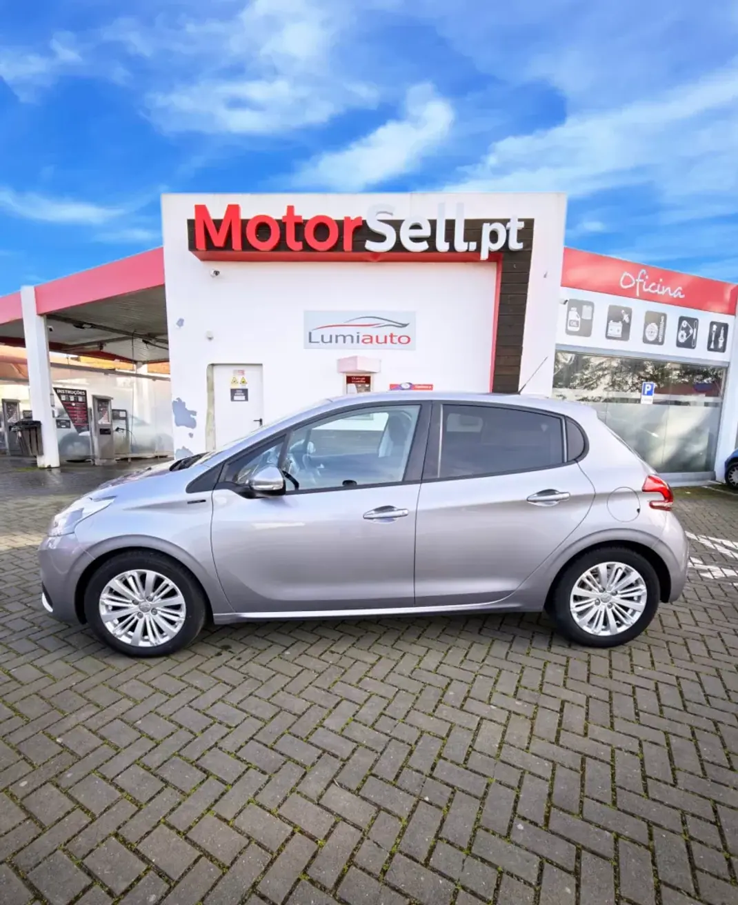 Peugeot 208 2019 - 11600 EUR, 104000 km - AUTO.MOTO.pt - 104000km - foto 8 de 9