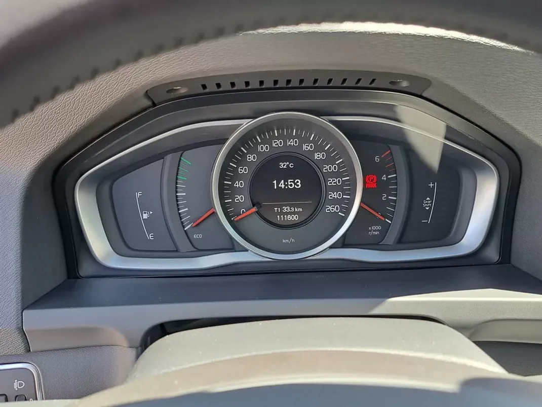 Volvo V60 2013 - 14990 EUR, 111000 km - AUTO.MOTO.pt - 111000km - foto 25 de 42