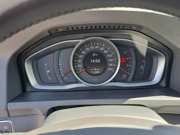 Volvo V60 2013 - 13900 EUR, 111000 km - AUTO.MOTO.pt - 111000km - foto 25 de 42