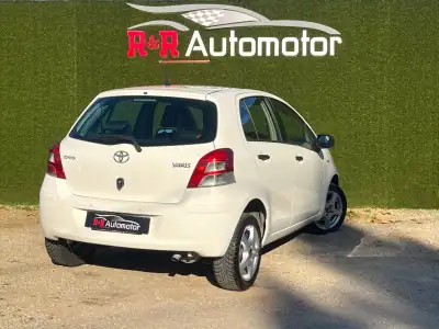 Toyota Yaris 2011 - 8500 EUR, 150000 km - AUTO.MOTO.pt - 150000km - foto 2 de 21