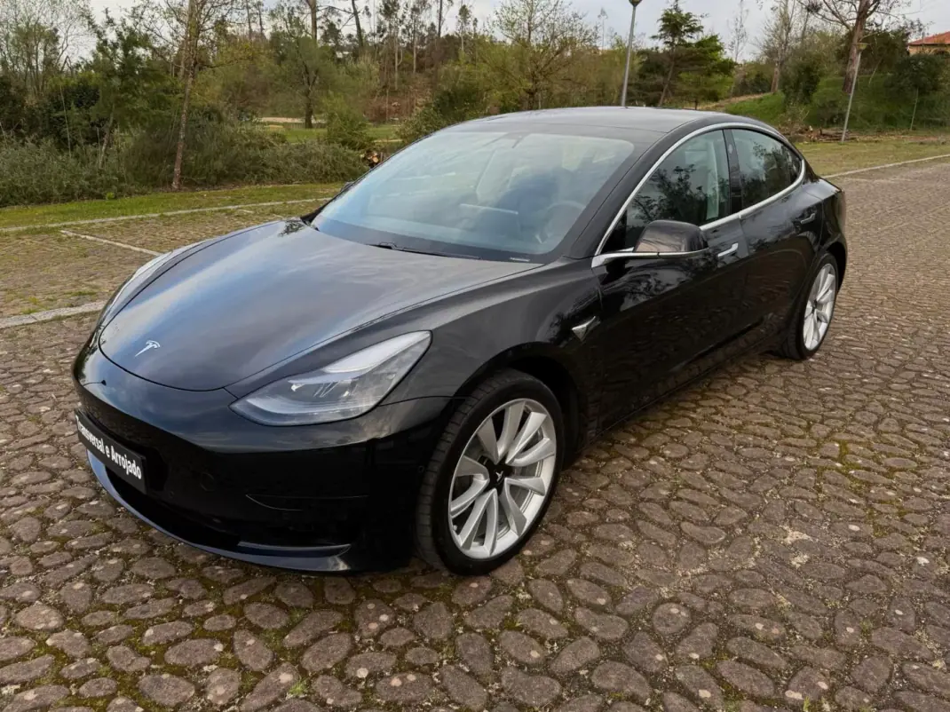 Tesla Model 3 2020 - 21500 EUR, 106000 km - AUTO.MOTO.pt - 106000km - foto 1 de 18