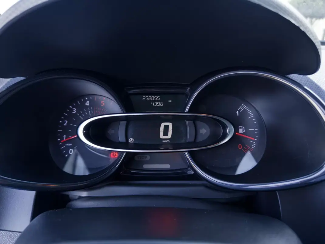 Renault Clio VAN 1.5 Blue DCi AIR NAV 2017 - 8990 EUR, 231000 km - AUTO.MOTO.pt - 231000km - foto 15 de 26