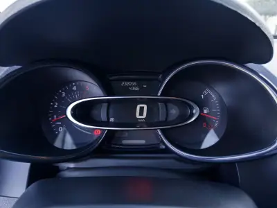 Renault Clio VAN 1.5 Blue DCi AIR NAV 2017 - 8990 EUR, 231000 km - AUTO.MOTO.pt - 231000km - foto 15 de 26