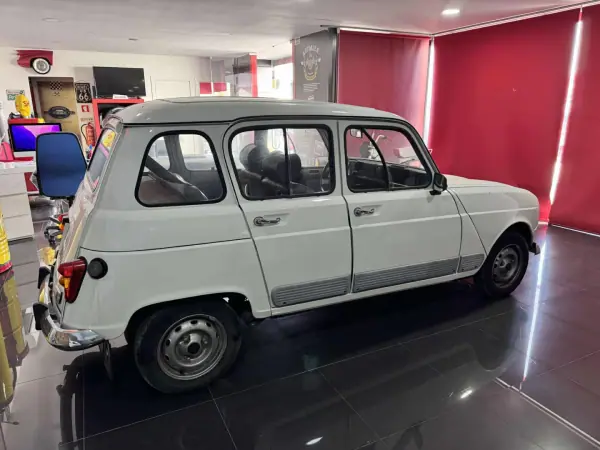 Renault 4 1992 - 5500 EUR, 144000 km - AUTO.MOTO.pt - 144000km - foto 4 de 15
