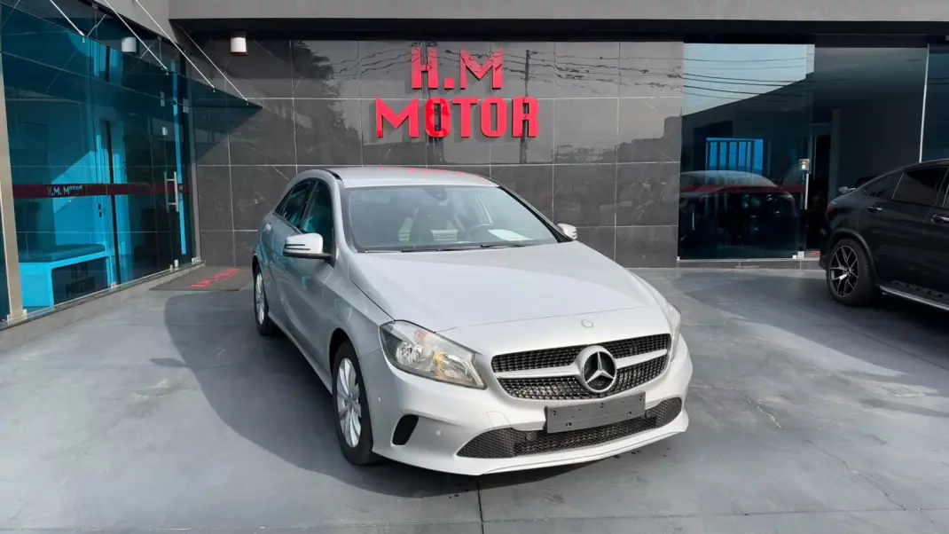 Mercedes-Benz A 180 2015 - 13900 EUR, 166000 km - foto 1 de 12