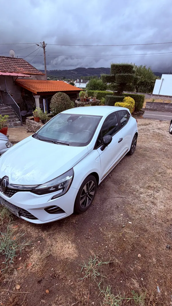 Renault Clio 2020 - 14500 EUR, 39278 km - 39278km - foto 2 de 11