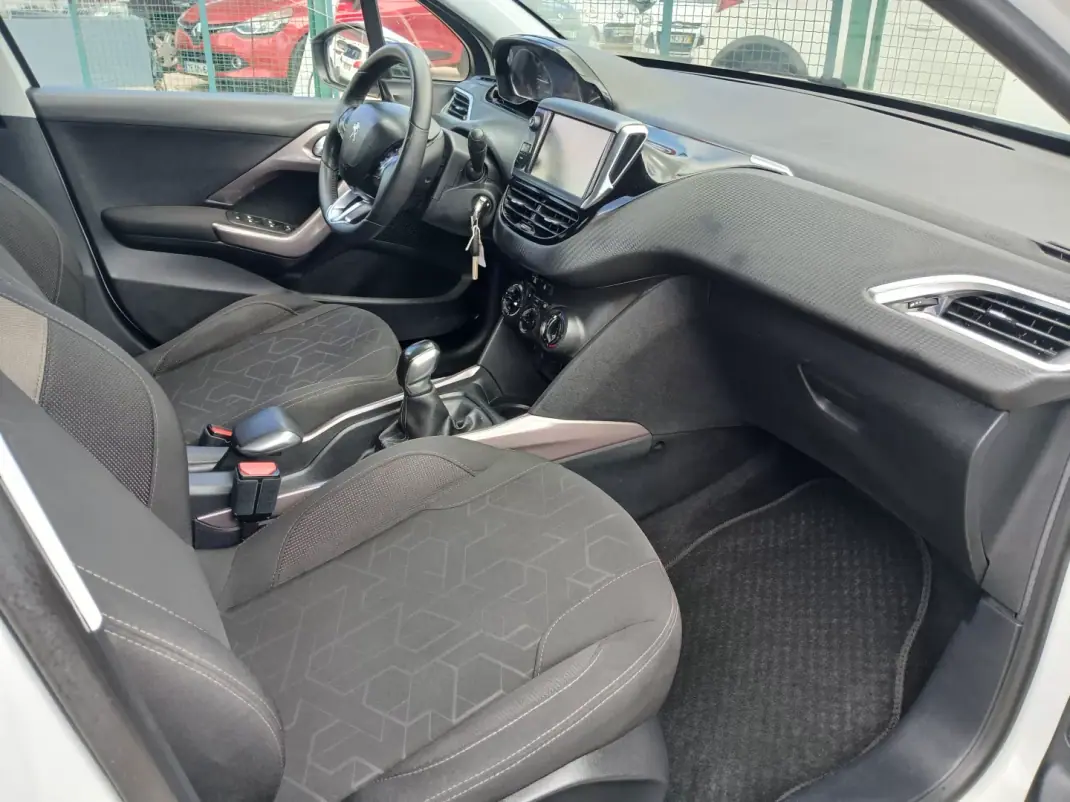 Peugeot 2008 2016 - 8650 EUR, 88623 km - AUTO.MOTO.pt - 88623km - foto 21 de 25