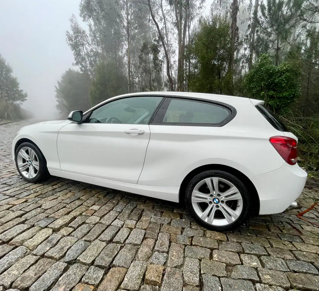 BMW 114 2015 - 10990 EUR, 182000 km - AUTO.MOTO.pt - 182000km - foto 10 de 12