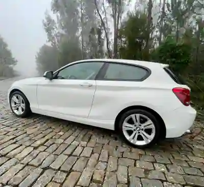 BMW 114 2015 - 10990 EUR, 182000 km - AUTO.MOTO.pt - 182000km - foto 10 de 12