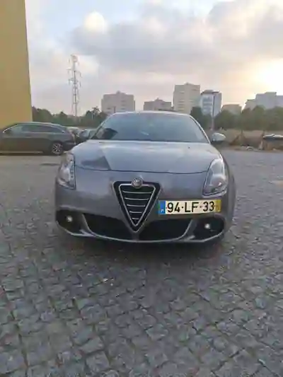 Alfa Romeo Giulietta 2011 - 6990 EUR, 156800 km - AUTO.MOTO.pt - 156800km - foto 2 de 17