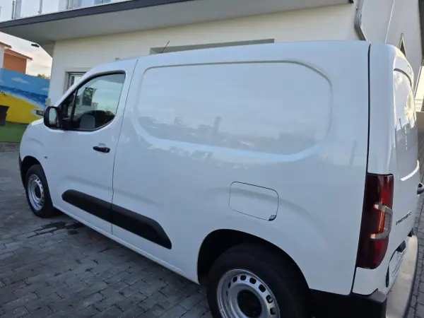 Peugeot Partner 2019 - 13990 EUR, 73560 km - AUTO.MOTO.pt - 73560km - foto 32 de 52