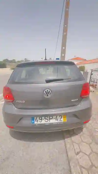 Volkswagen Polo 2017 - 9500 EUR, 61900 km - AUTO.MOTO.pt - 61900km - foto 5 de 16