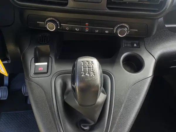 Peugeot Partner 2019 - 12990 EUR, 141000 km - AUTO.MOTO.pt - 141000km - foto 29 de 30