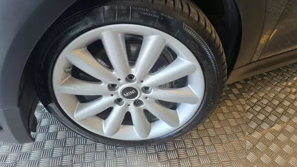 MINI Cooper 2019 - 25500 EUR, 96321 km - AUTO.MOTO.pt - 96321km - foto 31 de 53