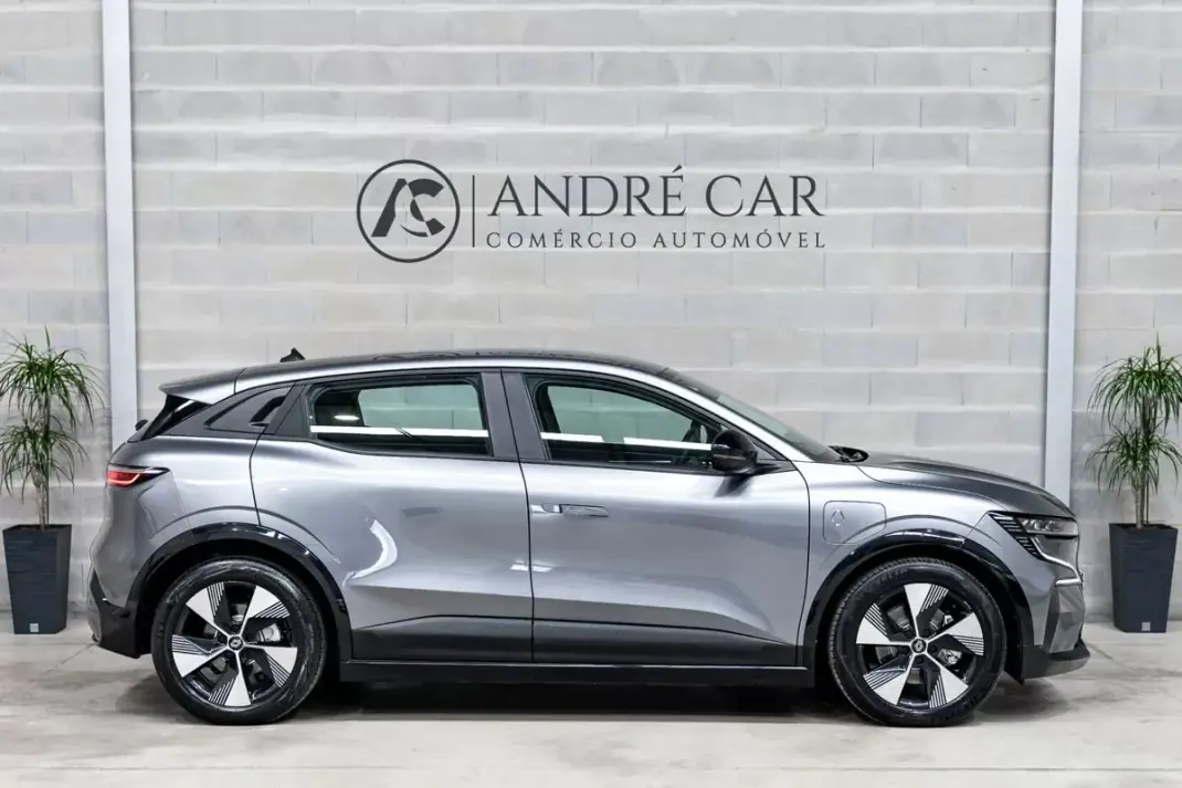 Renault Mégane E-Tech 2022 - 22450 EUR, 48129 km - AUTO.MOTO.pt - 48129km - foto 5 de 38