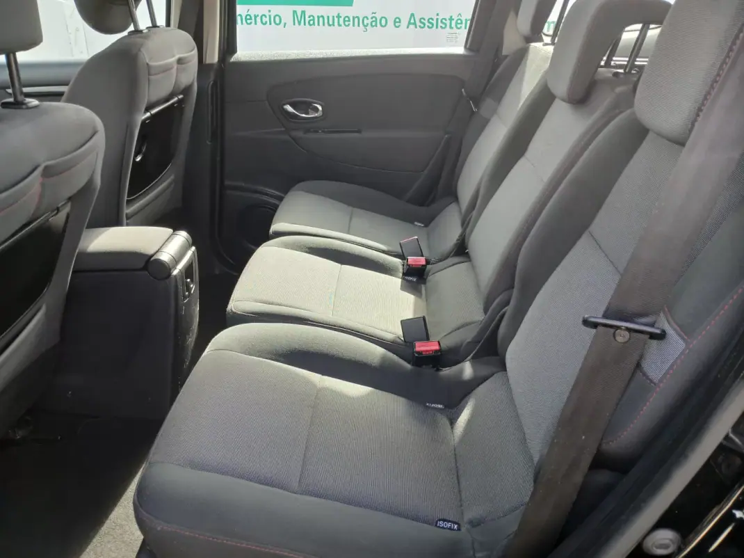 Renault Grand Scénic 2013 - 7600 EUR, 174425 km - AUTO.MOTO.pt - 174425km - foto 16 de 25