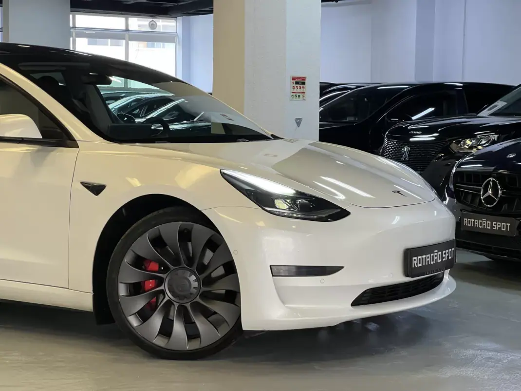 Tesla Model 3 2021 - 31990 EUR, 85000 km - AUTO.MOTO.pt - 85000km - foto 33 de 45