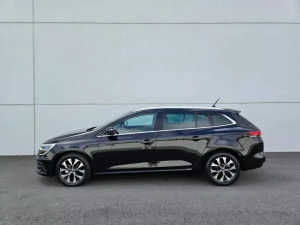 Renault Mégane 2021 - 15400 EUR, 63000 km - AUTO.MOTO.pt - 63000km - foto 4 de 30