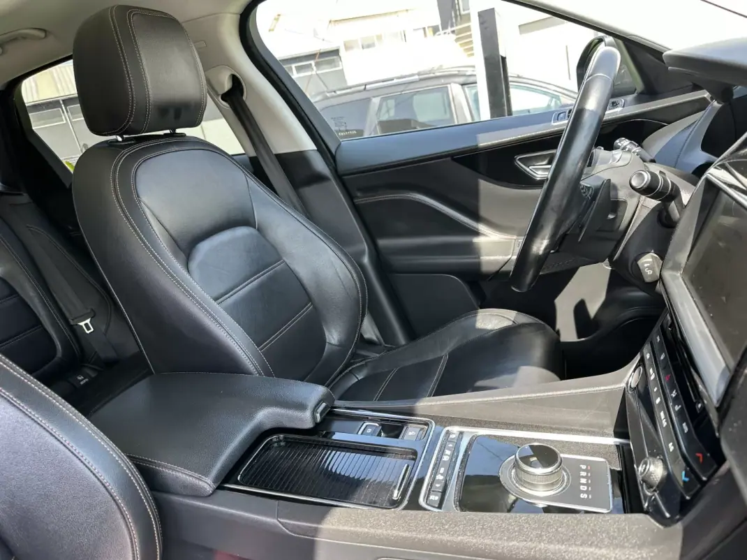 Jaguar F-Pace 2018 - 22500 EUR, 146000 km - 146000km - foto 64 de 69