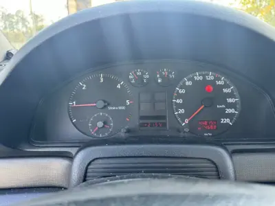 Audi A4 Avant 1996 - 2750 EUR, 445000 km - AUTO.MOTO.pt - 445000km - foto 9 de 14