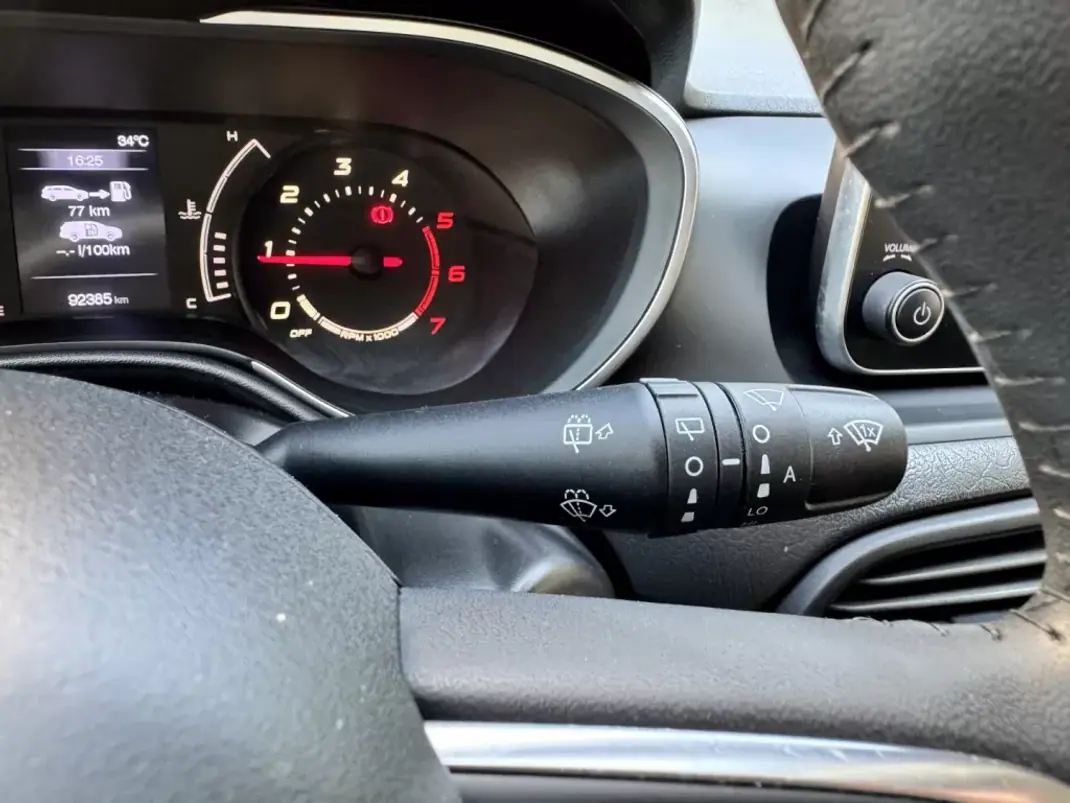 Fiat Tipo Station Wagon 2018 - 12900 EUR, 92385 km - AUTO.MOTO.pt - 92385km - foto 14 de 25