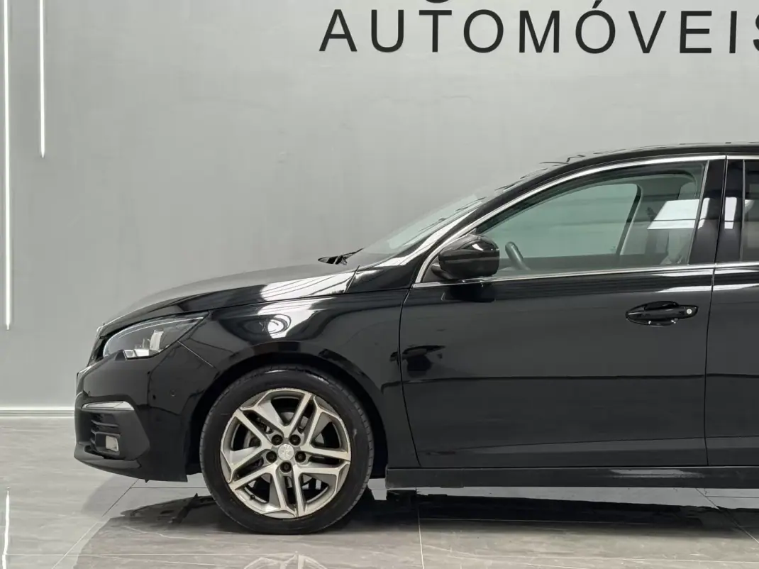 Peugeot 308 2018 - 11890 EUR, 159000 km - AUTO.MOTO.pt - 159000km - foto 8 de 35