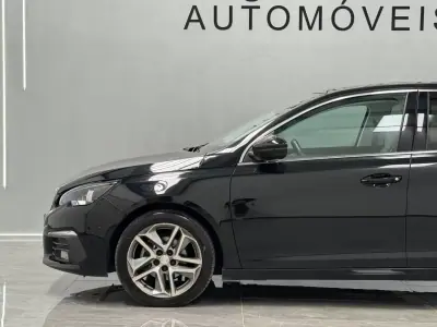 Peugeot 308 2018 - 11890 EUR, 159000 km - AUTO.MOTO.pt - 159000km - foto 8 de 35