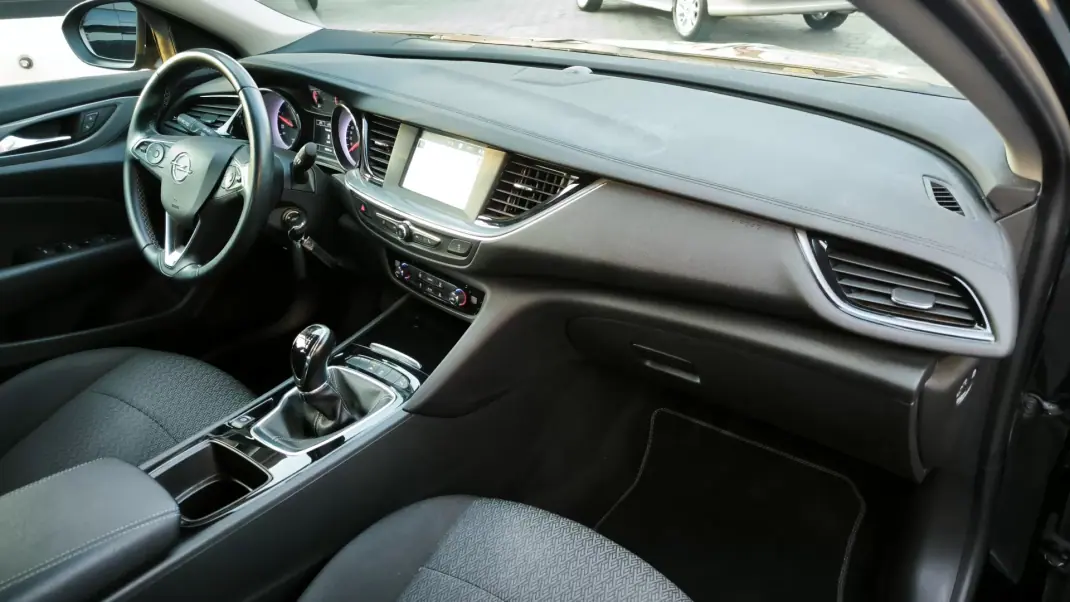 Opel Insignia Grand Sport 2019 - 14950 EUR, 70795 km - AUTO.MOTO.pt - 70795km - foto 22 de 36