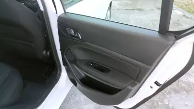 Peugeot 308 2019 - 11950 EUR, 114000 km - 114000km - foto 19 de 38