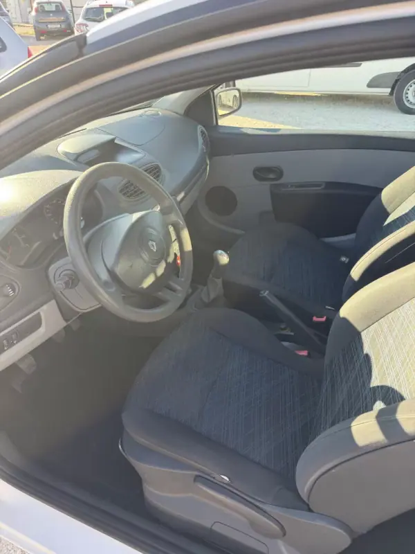 Renault Clio 2006 - 3850 EUR, 254586 km - AUTO.MOTO.pt - 254586km - foto 12 de 19