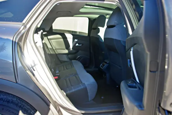 Citroën C4 2023 - 20900 EUR, 17652 km - AUTO.MOTO.pt - 17652km - foto 20 de 33