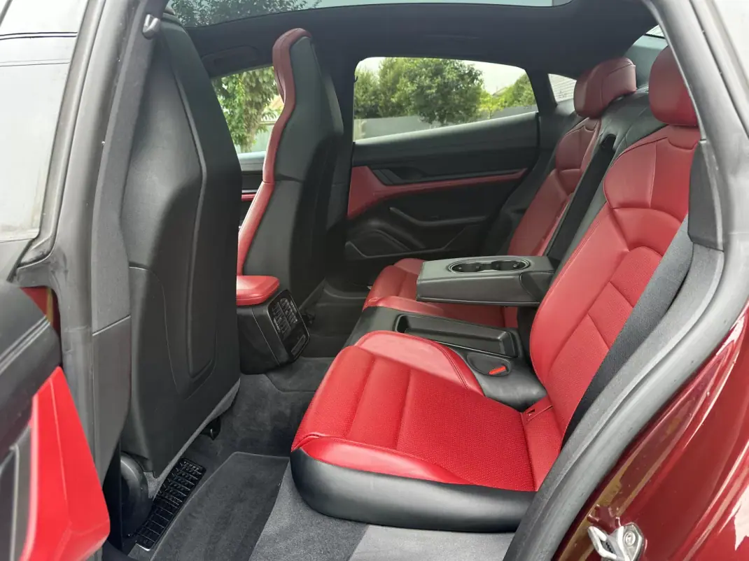 Porsche Taycan 2020 - 49900 EUR, 100000 km - AUTO.MOTO.pt - 100000km - foto 36 de 61