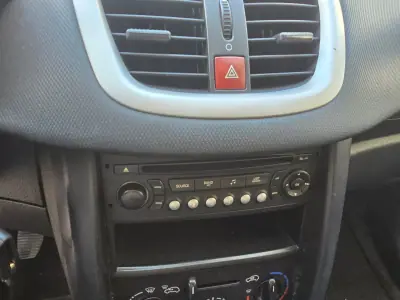Peugeot 207 2008 - 3500 EUR, 130000 km - AUTO.MOTO.pt - 130000km - foto 14 de 17