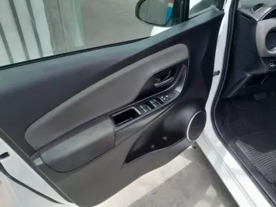 Toyota Yaris 2016 - 17900 EUR, 121948 km - AUTO.MOTO.pt - 121948km - foto 8 de 12