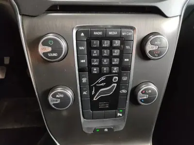 Volvo V40 2013 - 7750 EUR, 298000 km - AUTO.MOTO.pt - 298000km - foto 33 de 36