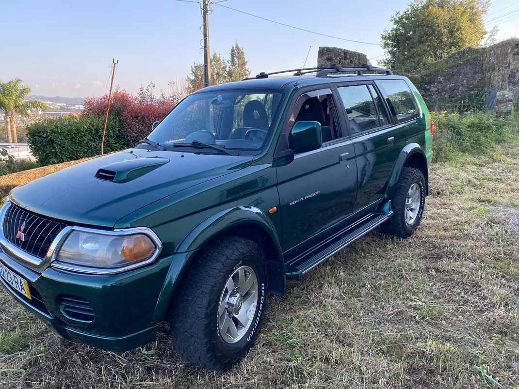 Mitsubishi Pajero 2001 - 12750 EUR, 199500 km - AUTO.MOTO.pt - 199500km - foto 6 de 11