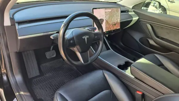 Tesla Model 3 2019 - 22500 EUR, 113000 km - AUTO.MOTO.pt - 113000km - foto 33 de 53