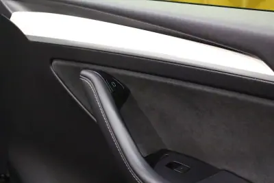 Tesla Model Y 2021 - 32240 EUR, 132000 km - AUTO.MOTO.pt - 132000km - foto 21 de 38