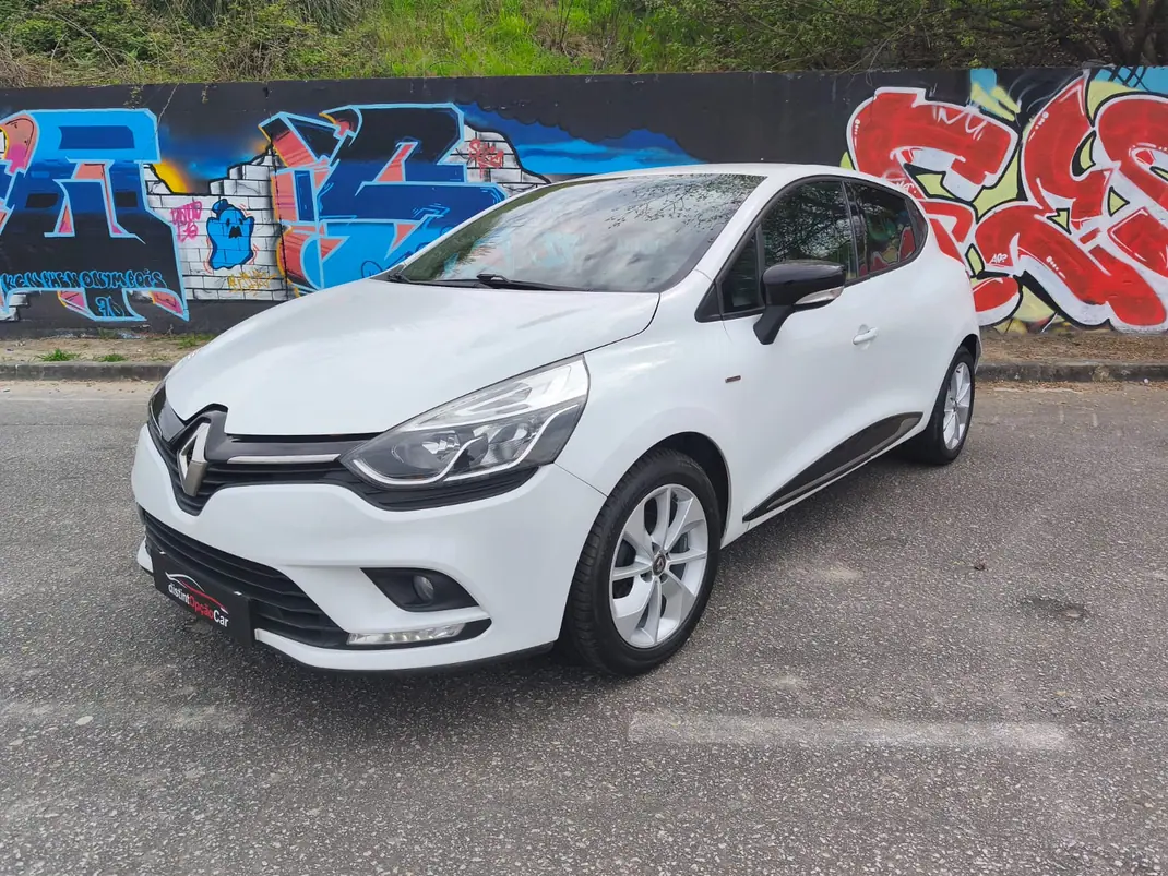 Renault Clio 2018 - 10950 EUR, 117726 km - AUTO.MOTO.pt - 117726km - foto 2 de 23
