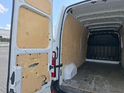 Renault Master 2024 - 23000 EUR, 66500 km - AUTO.MOTO.pt - 66500km - foto 9 de 17