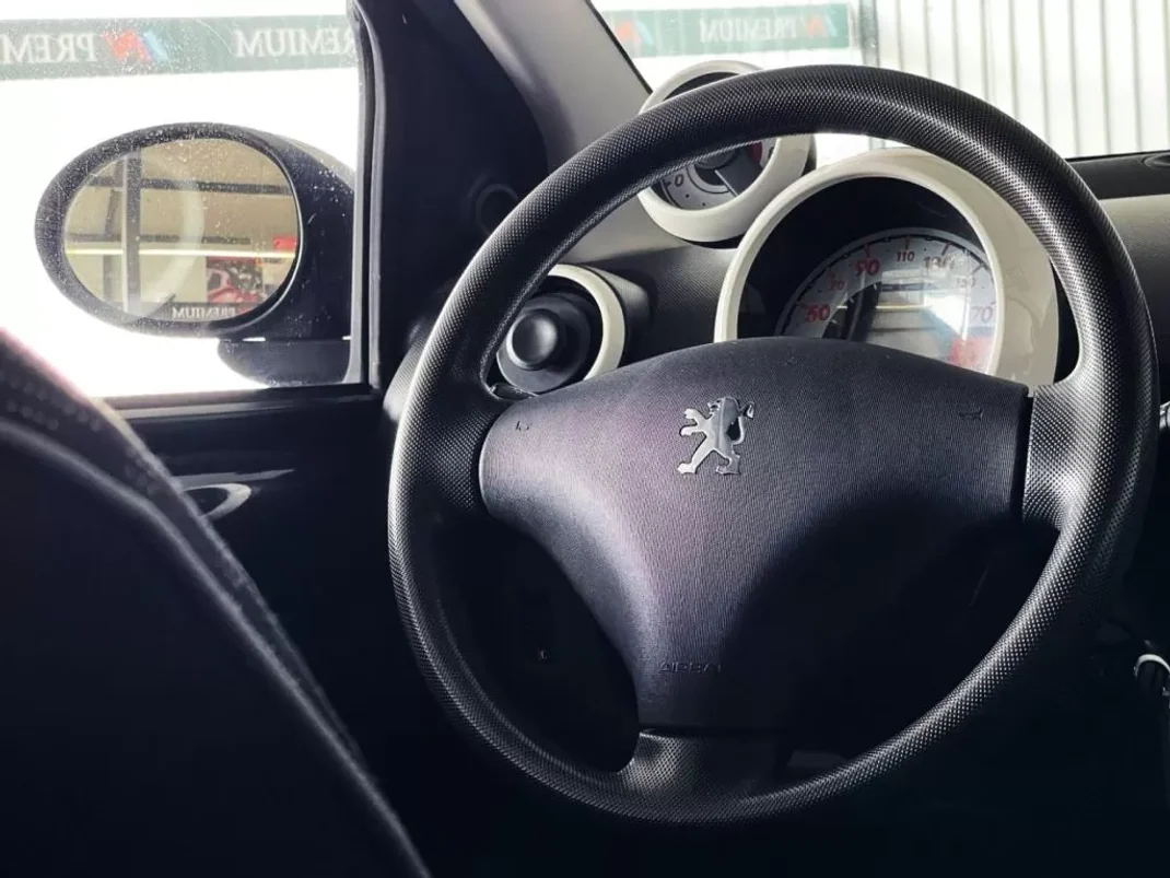 Peugeot 107 2011 - 6500 EUR, 168500 km - AUTO.MOTO.pt - 168500km - foto 32 de 39