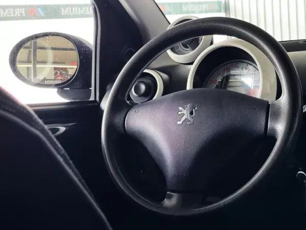 Peugeot 107 2011 - 6500 EUR, 168500 km - AUTO.MOTO.pt - 168500km - foto 32 de 39
