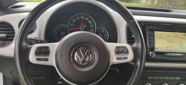 Volkswagen New Beetle 2011 - 17499 EUR, 163800 km - AUTO.MOTO.pt - 163800km - foto 28 de 41
