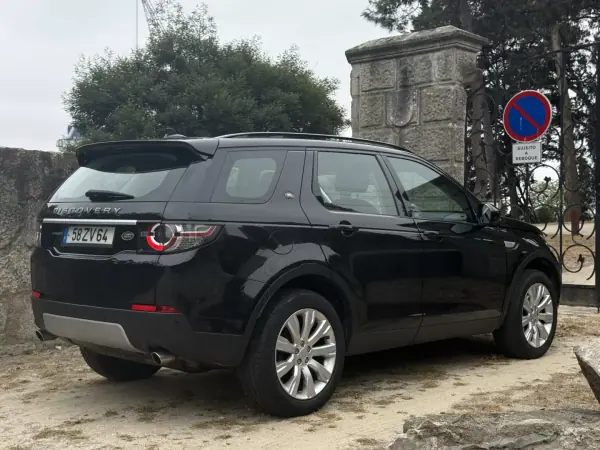Land Rover Discovery Sport 2015 - 13000 EUR, 221000 km - AUTO.MOTO.pt - 221000km - foto 3 de 11